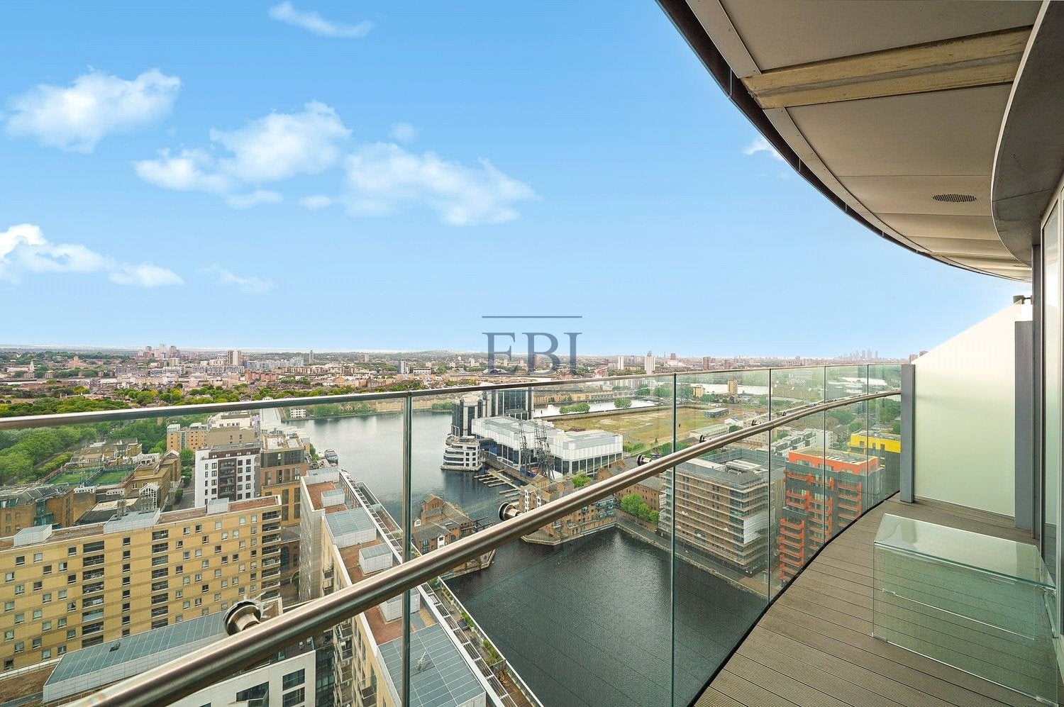 Flat Crossharbour Plaza in Greater London