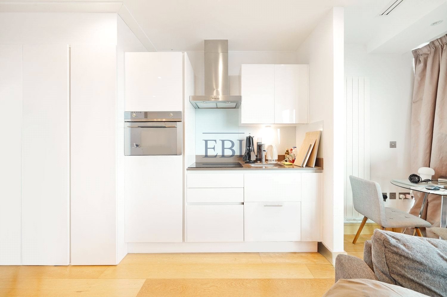 Flat Crossharbour Plaza in Greater London