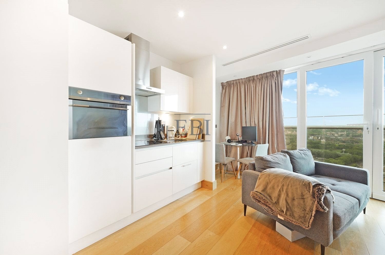 Flat Crossharbour Plaza in Greater London