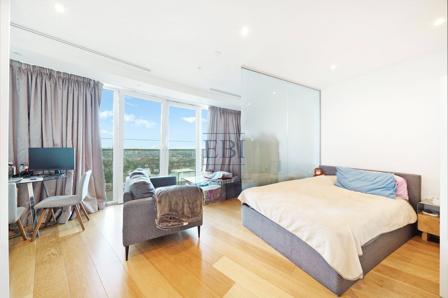 Flat Crossharbour Plaza in Greater London