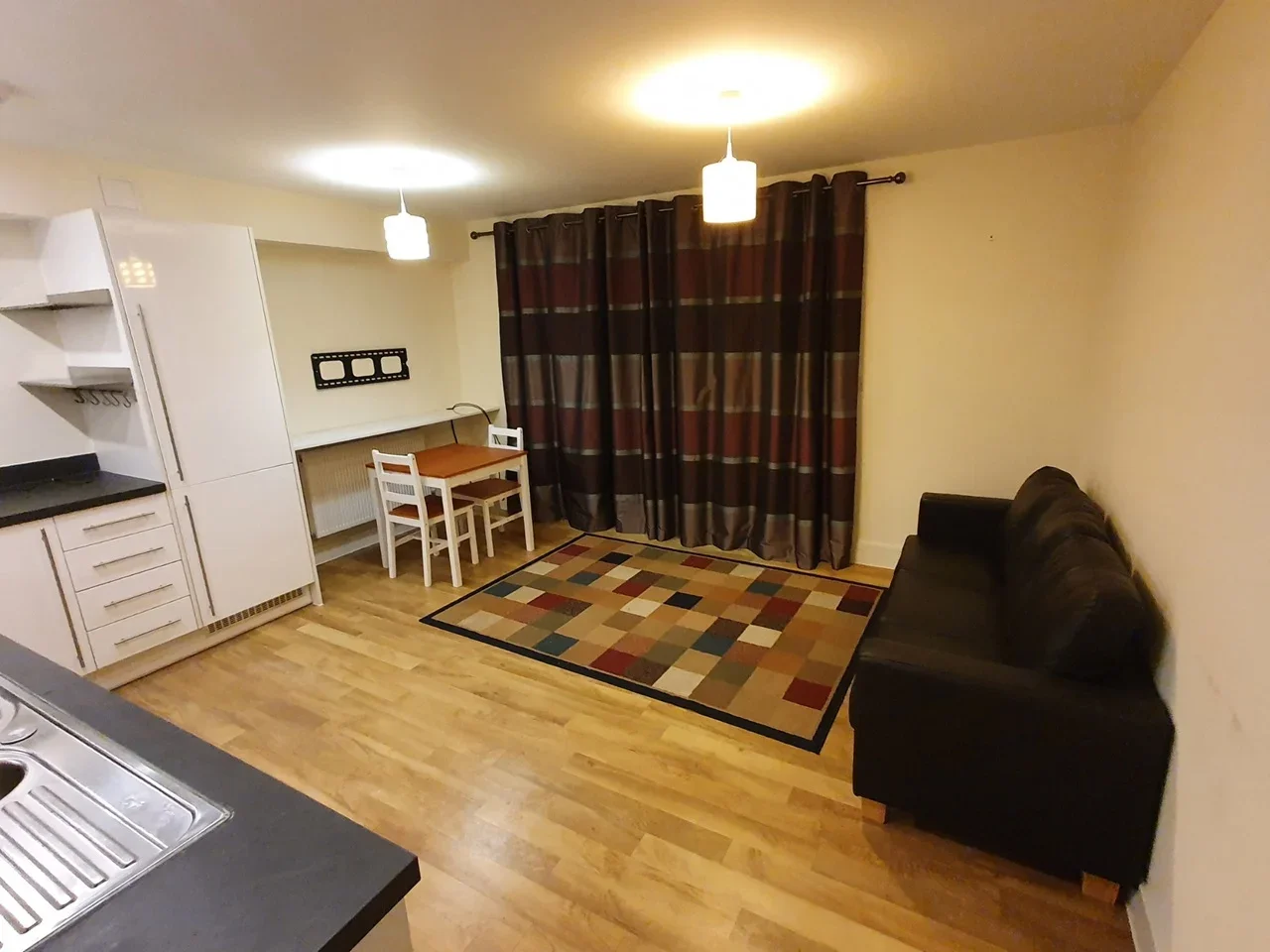 Flat Canalside in Reigate and Banstead