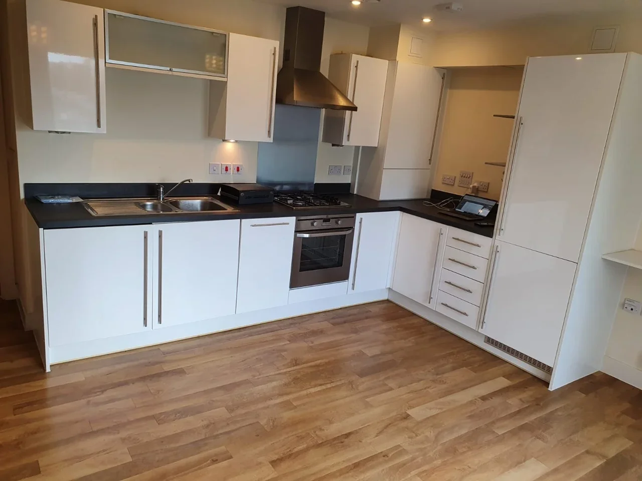 Flat Canalside in Reigate and Banstead