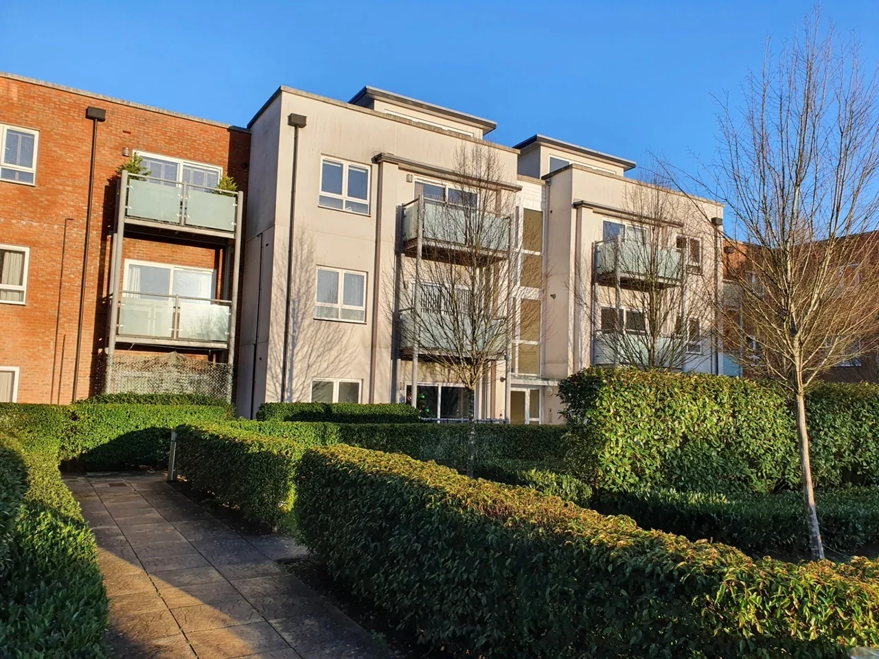 Flat Canalside in Reigate and Banstead