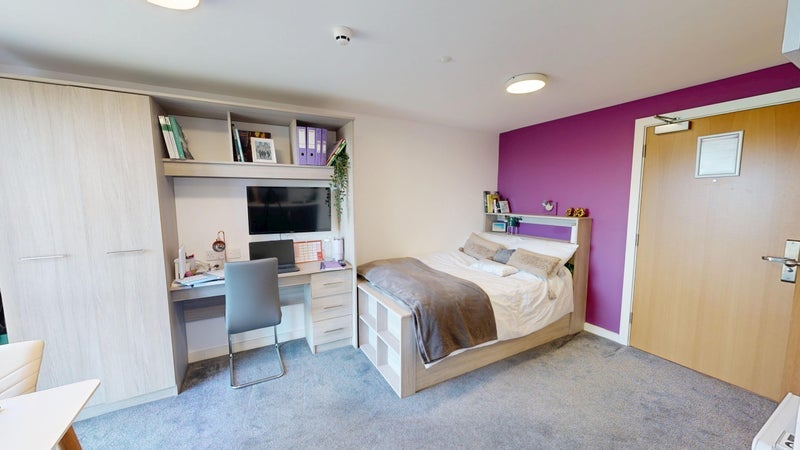 Room Penlinken Drive in Liverpool