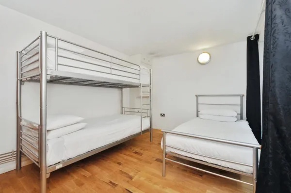 Flat Estcourt Road in London