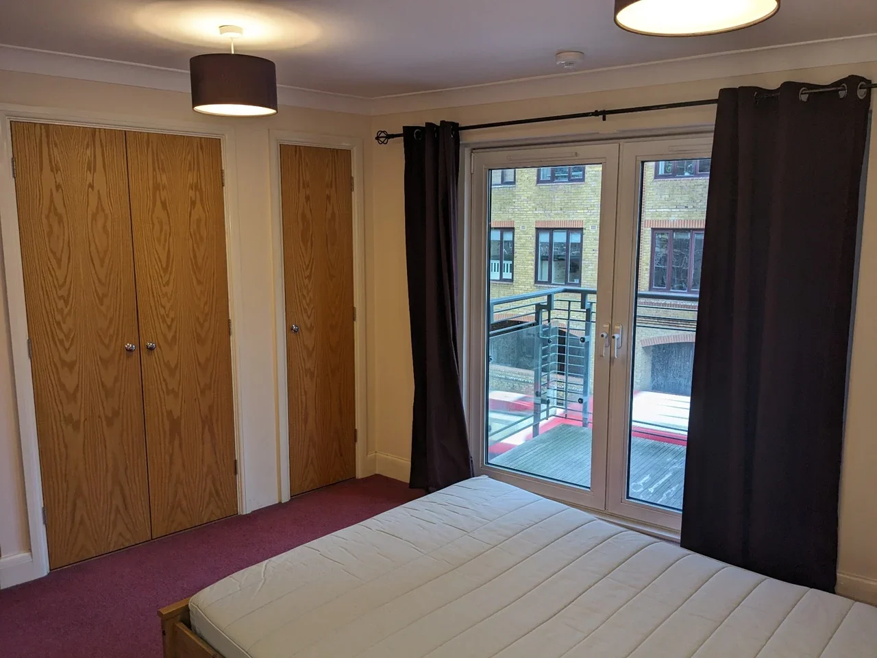 Flat Wapping High Street in Greater London
