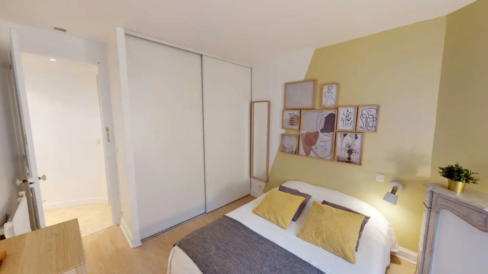 Flat Rue du Commandant Rivière in Paris