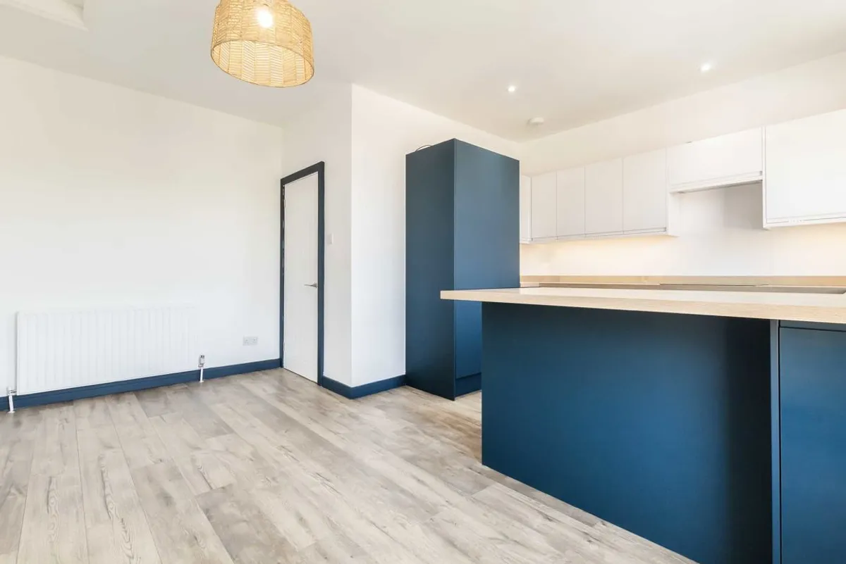 Flat Northfield Avenue in Greater London