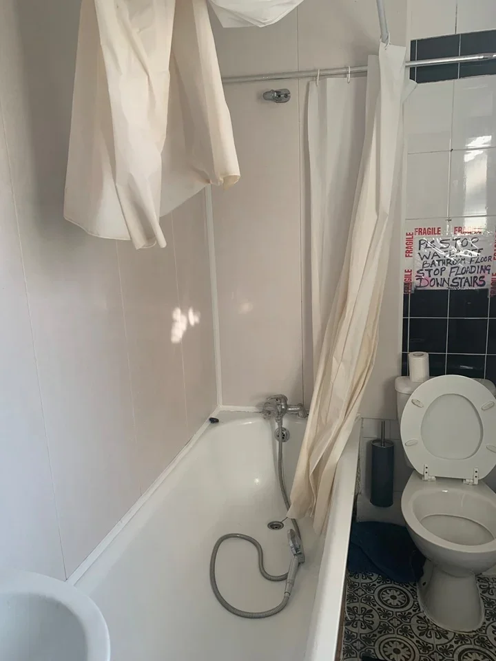 Room Stanley Avenue in Greater London