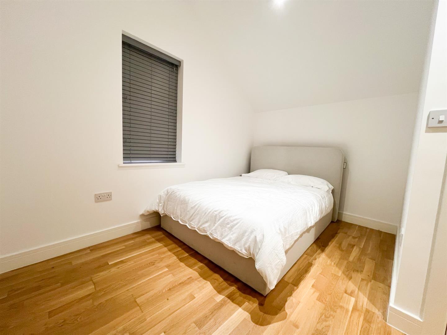 Flat London Road in Greater London