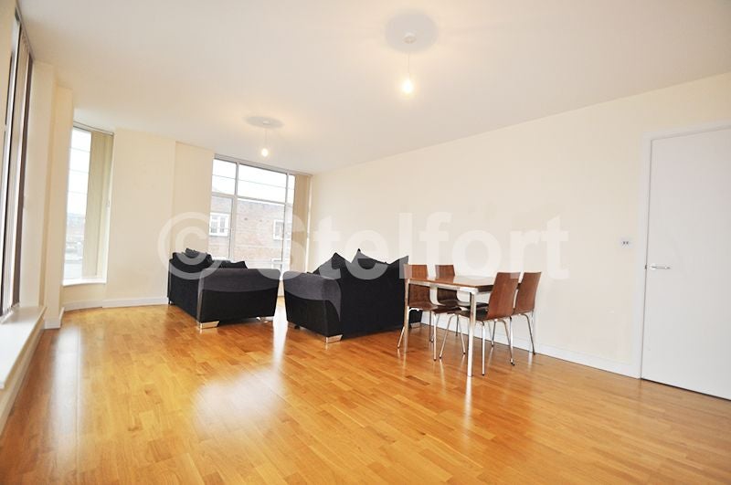 Flat Seven Sisters Road in Greater London