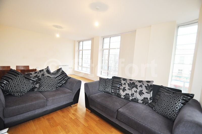 Flat Seven Sisters Road in Greater London