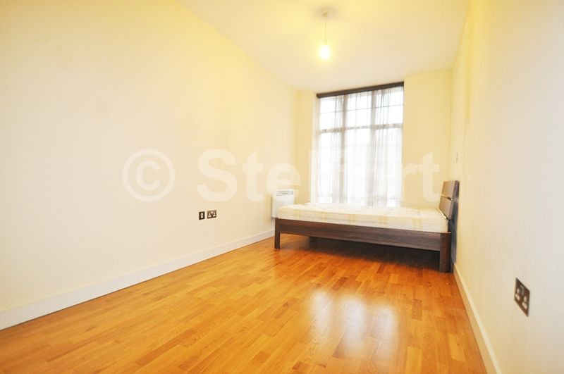Flat Seven Sisters Road in Greater London