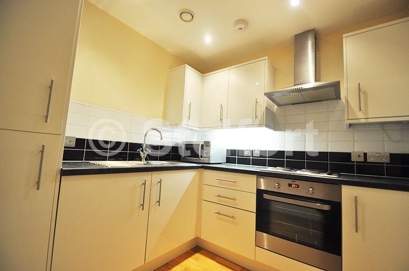 Flat Seven Sisters Road in Greater London