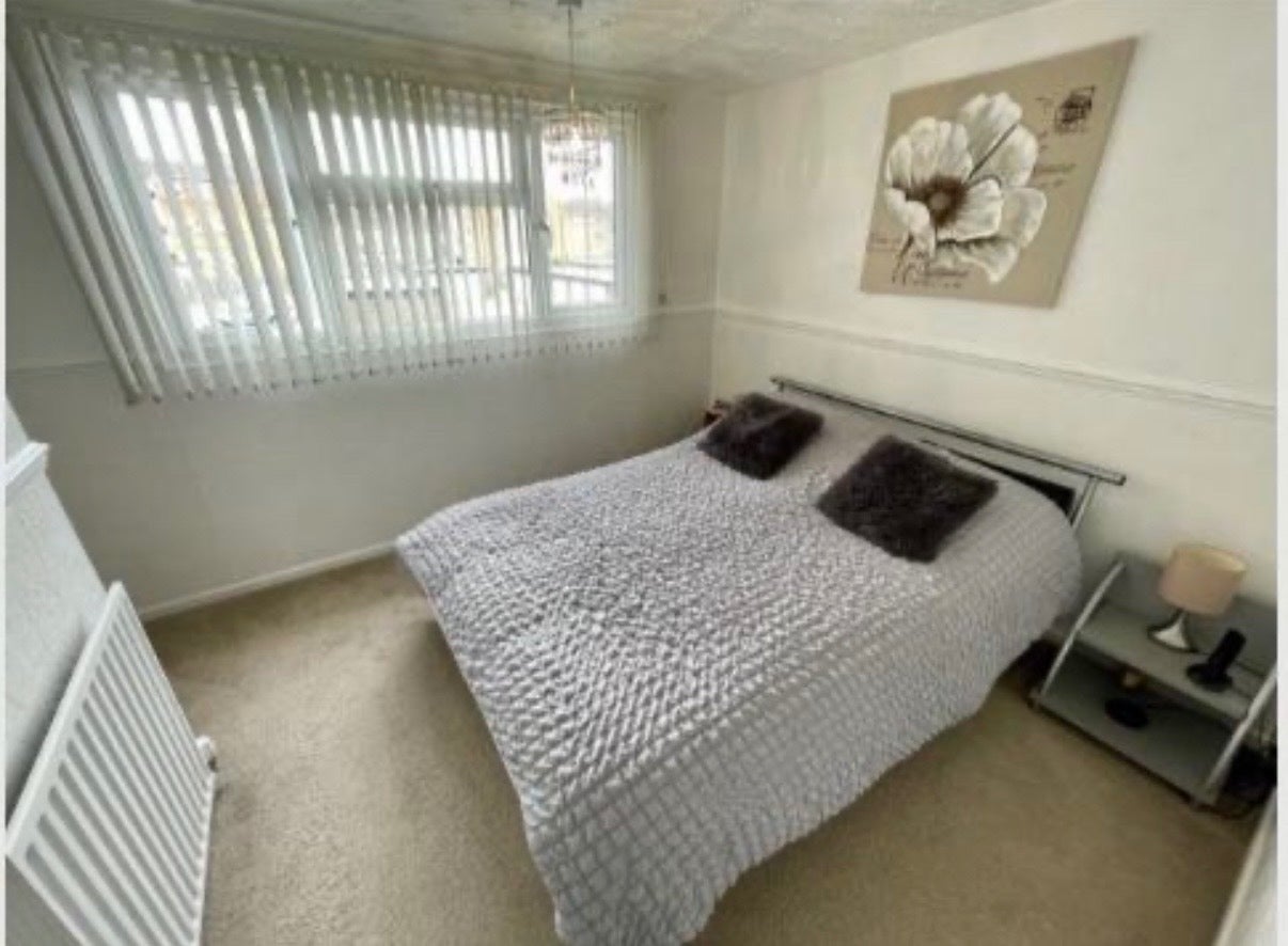 Room Waleys Close in Luton