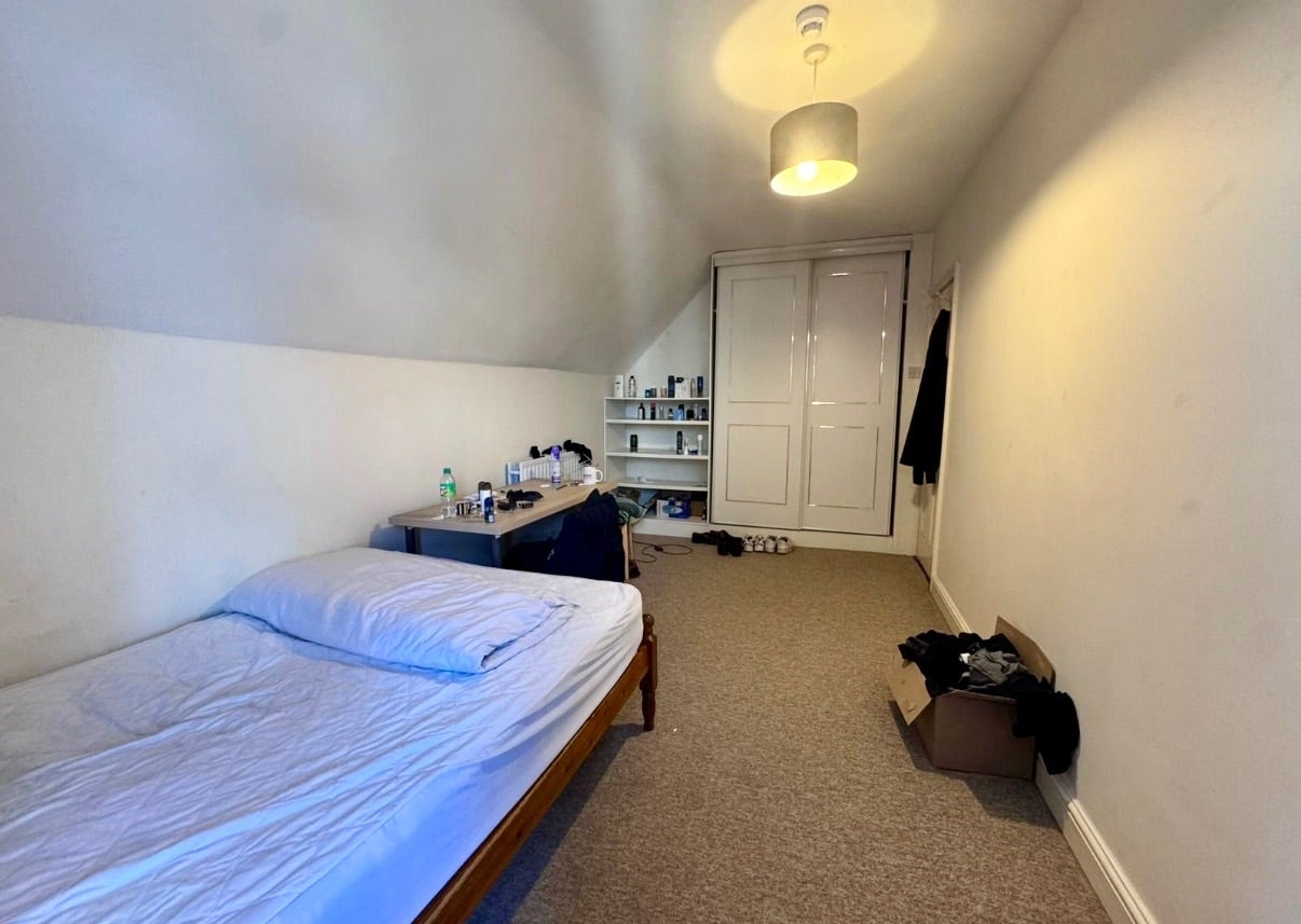 Room Hatfield Road in Ipswich