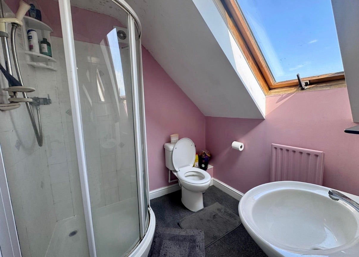 Room Hatfield Road in Ipswich