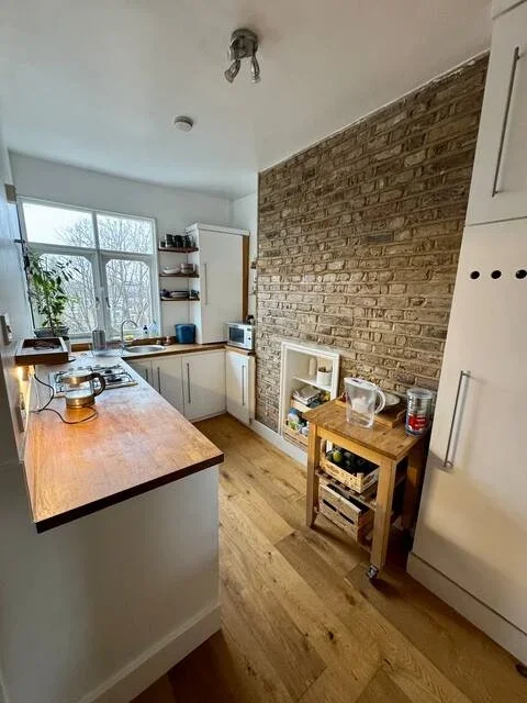 Flat Lauriston Road in Greater London