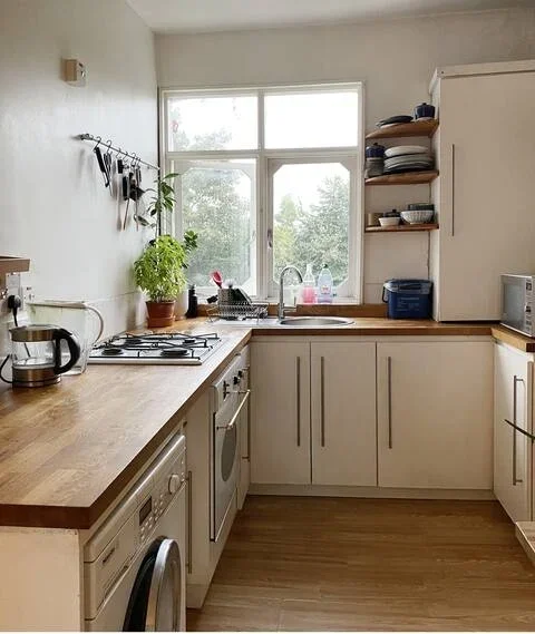 Flat Lauriston Road in Greater London