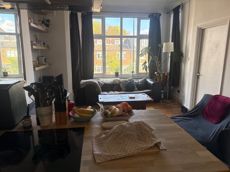 Room Thornton Avenue in Greater London