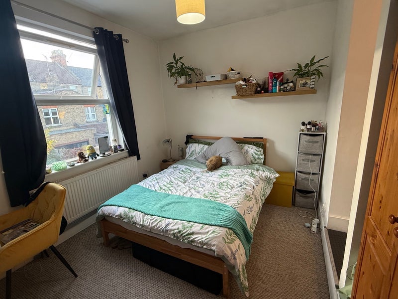 Room Thornton Avenue in Greater London