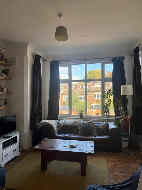 Room Thornton Avenue in Greater London