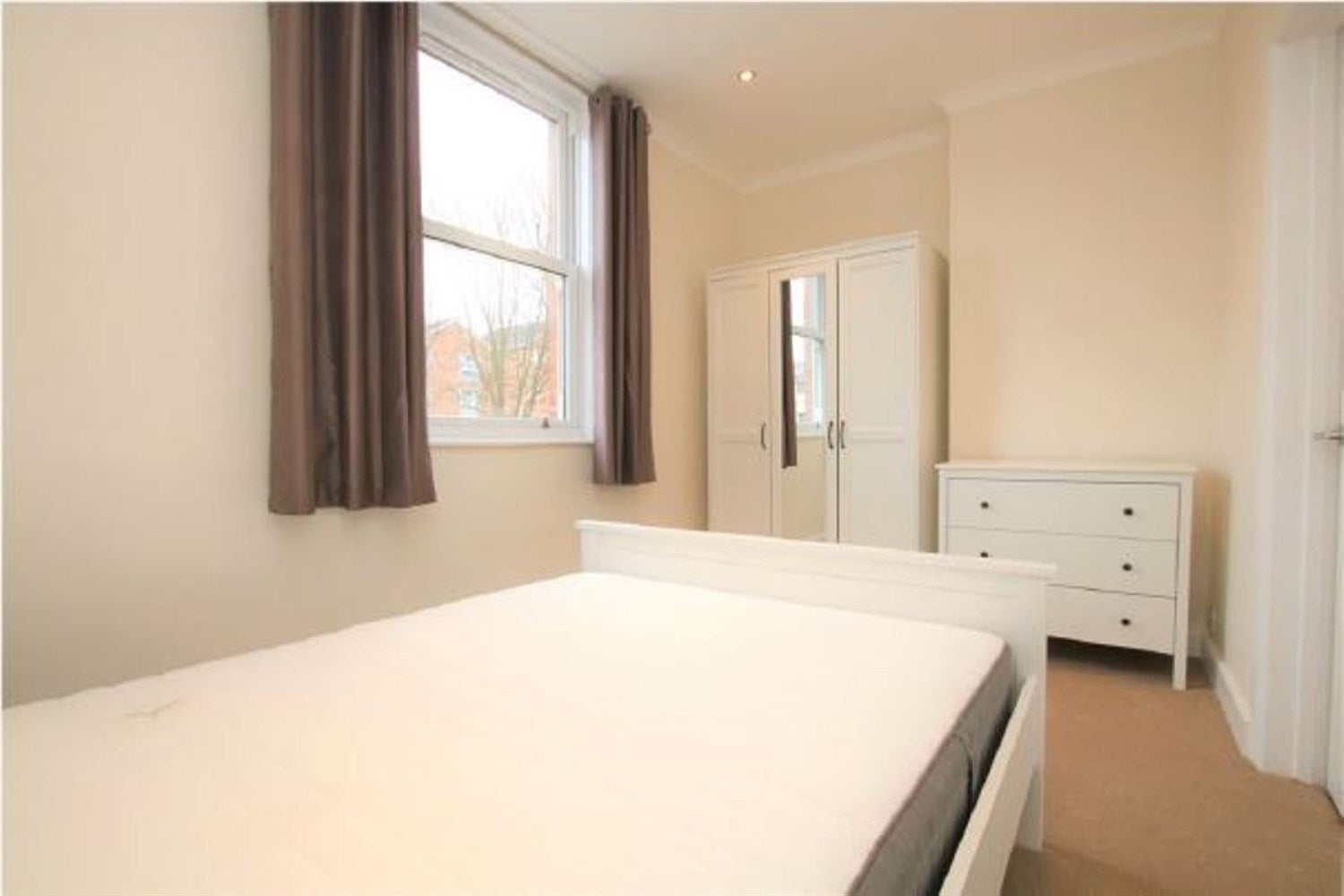Flat Russell Street in Reading