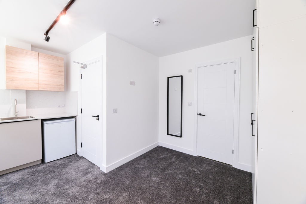 Room Albert Drive in Greater London