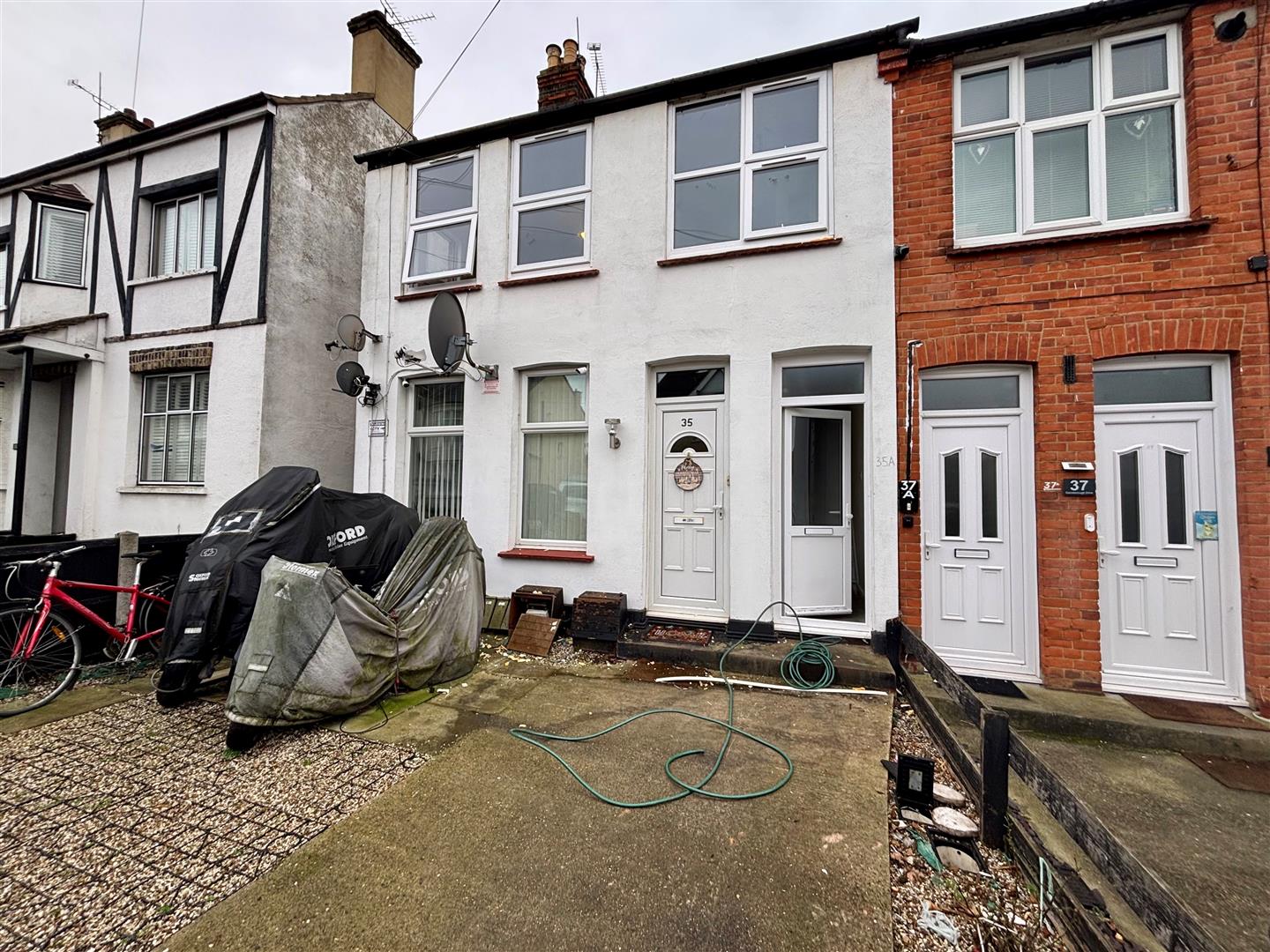 Flat Gainsborough Drive in Southend-on-Sea