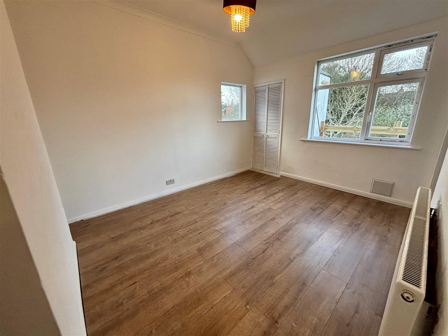 Flat Gainsborough Drive in Southend-on-Sea