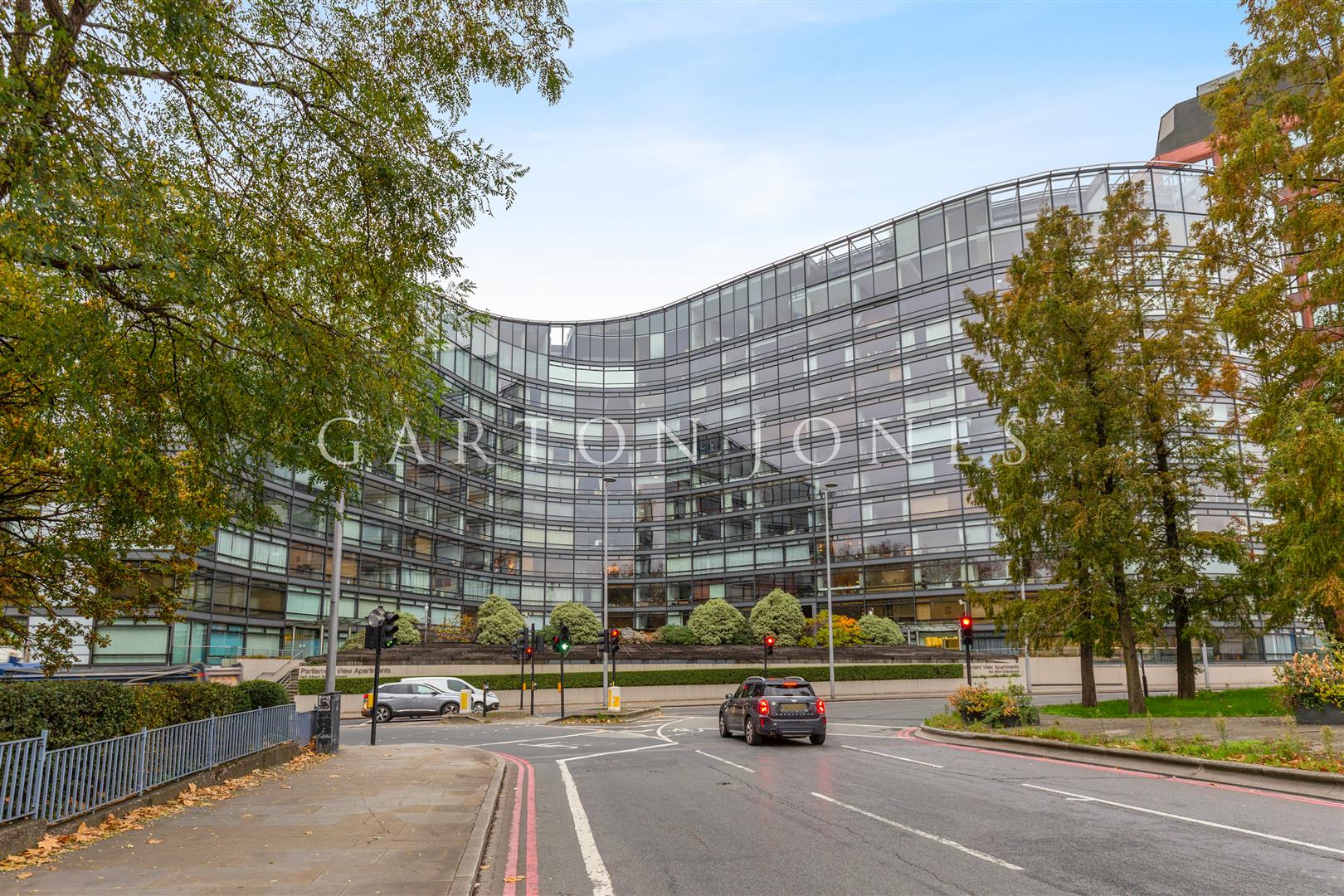 Flat Albert Embankment in Greater London