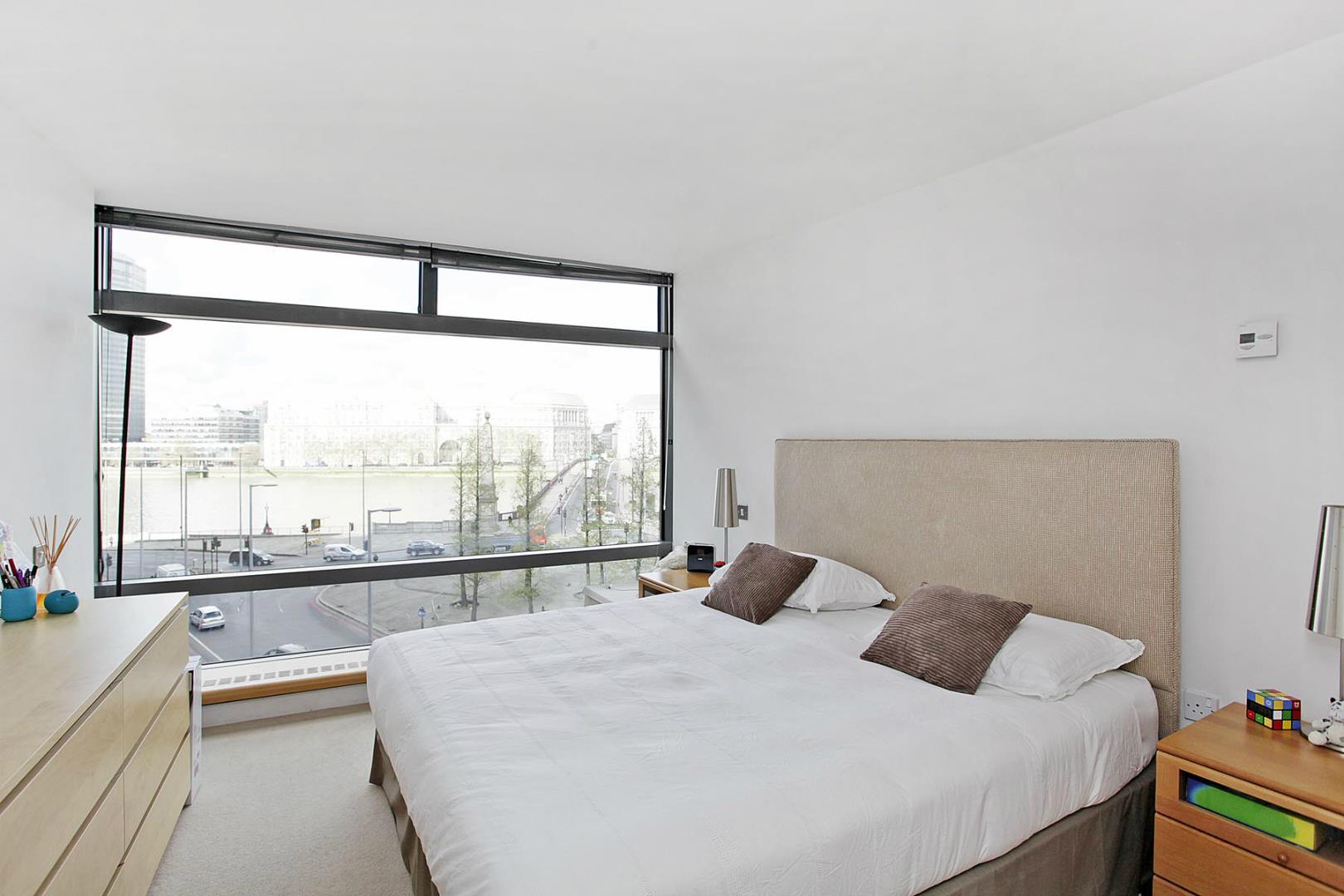 Flat Albert Embankment in Greater London