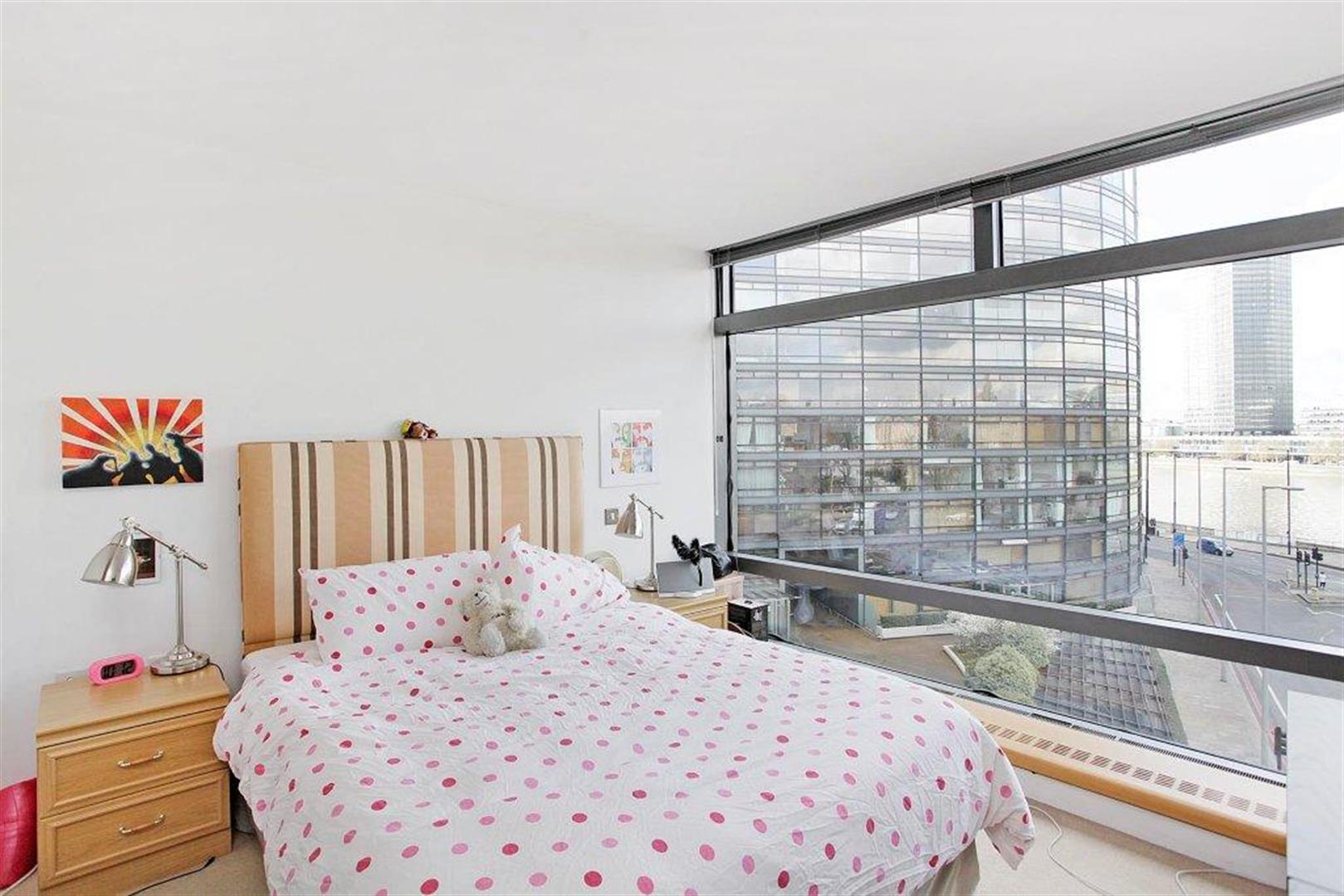 Flat Albert Embankment in Greater London