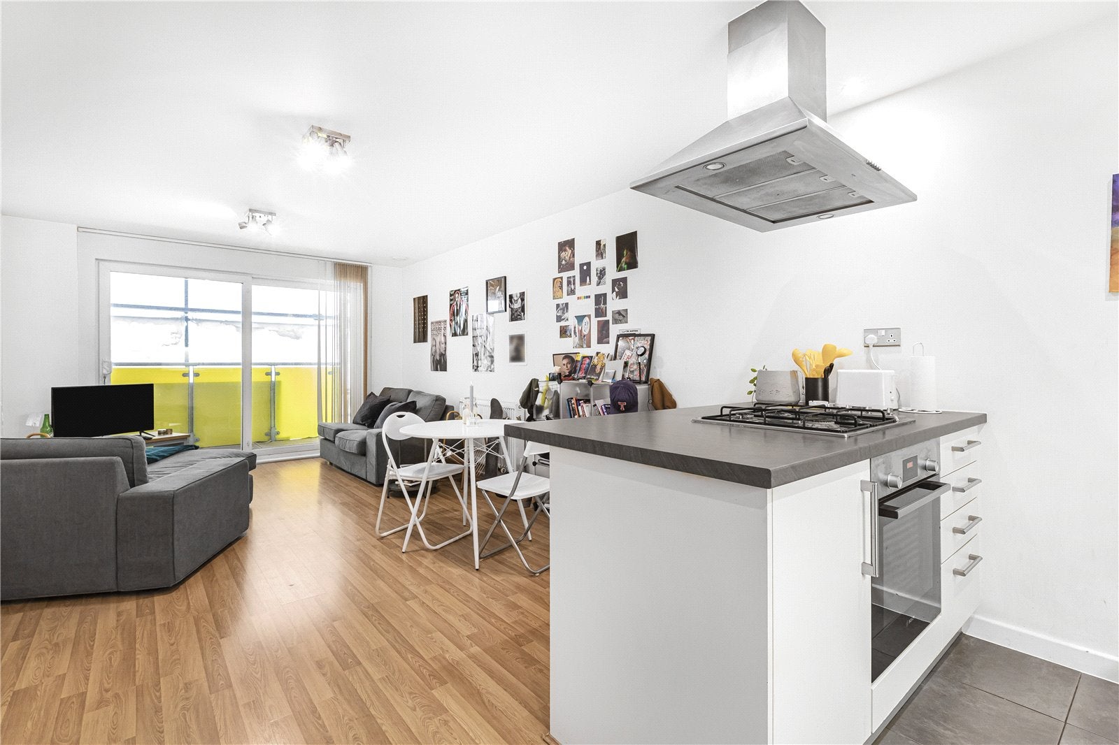 Flat Wager Street in Greater London