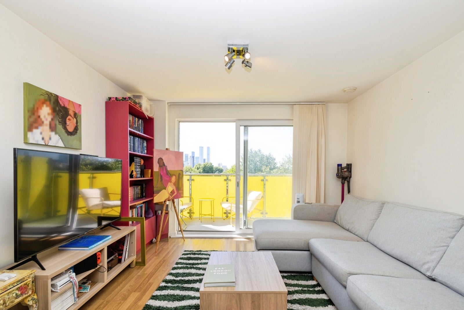 Flat Wager Street in Greater London