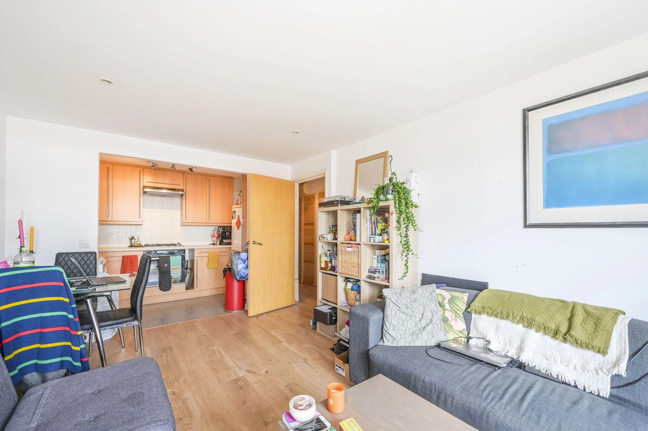 Flat Mellish Street in Greater London