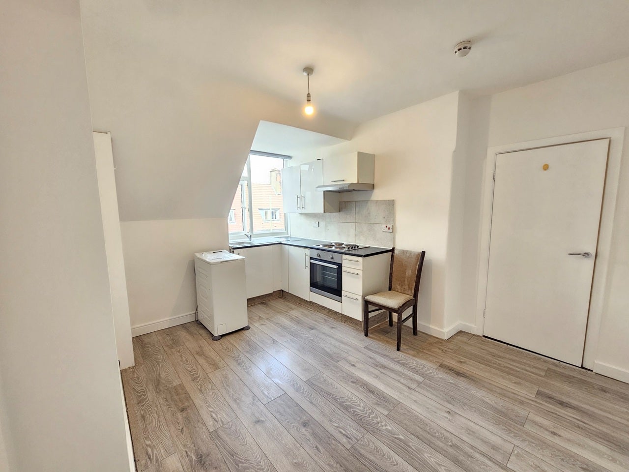 Flat Watling Avenue in Greater London