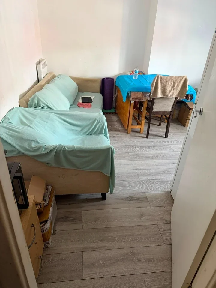 Flat Watling Avenue in Greater London