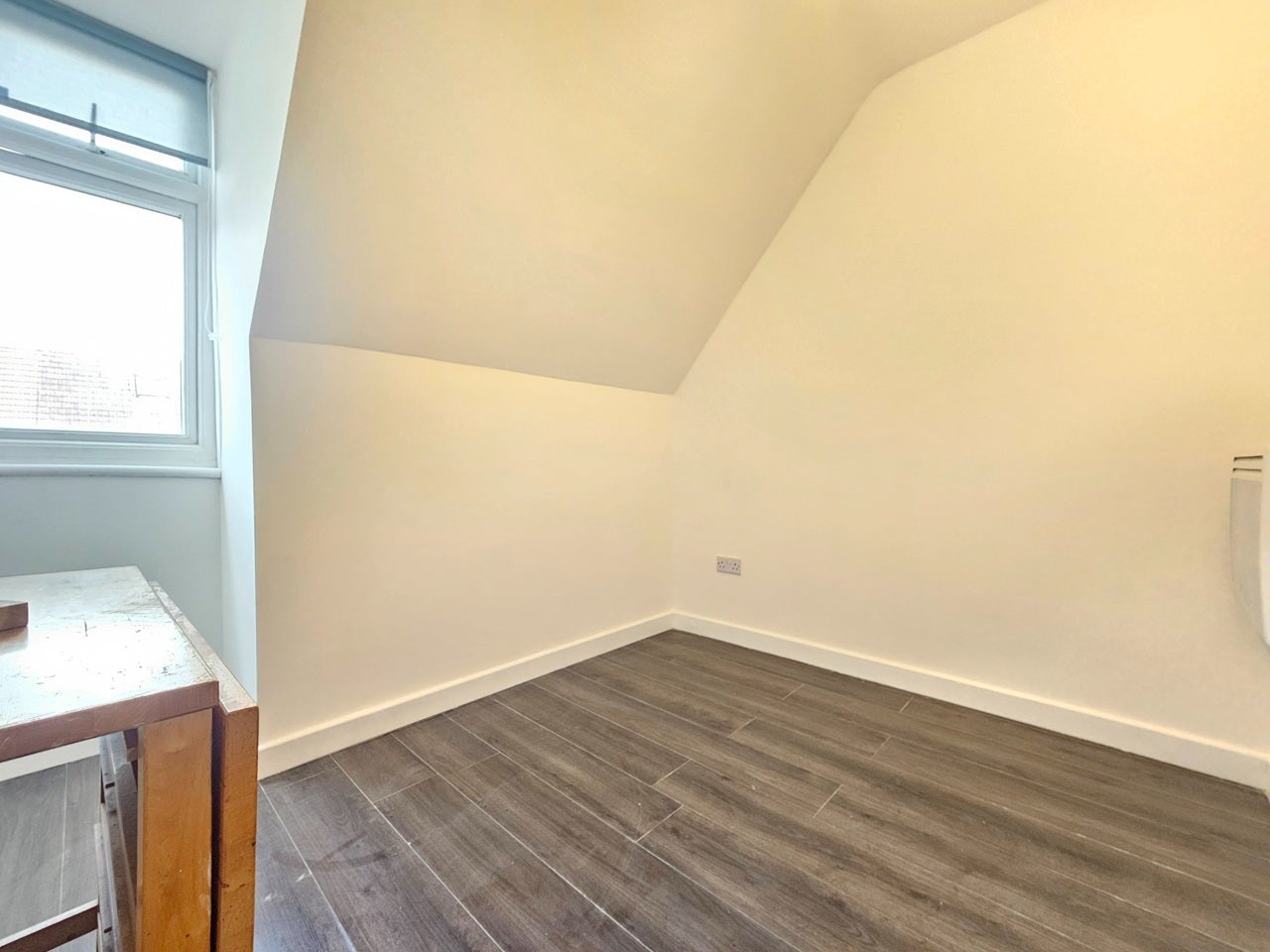 Flat Watling Avenue in Greater London