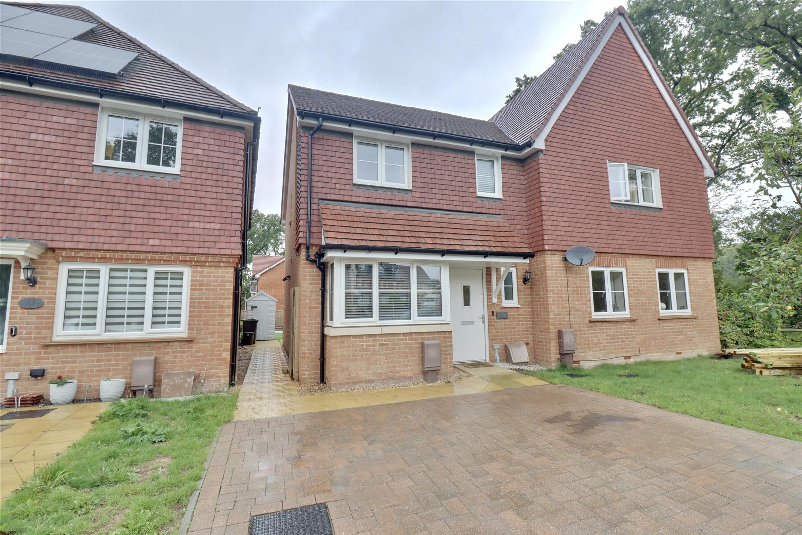 House Merritt Place in Clanfield