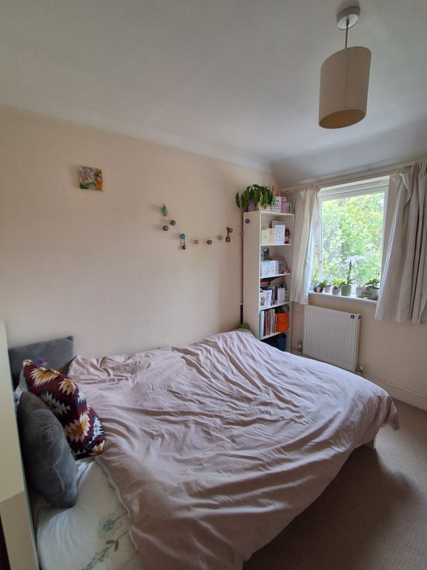 Room Westleigh Avenue in Greater London