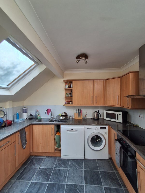 Room Westleigh Avenue in Greater London