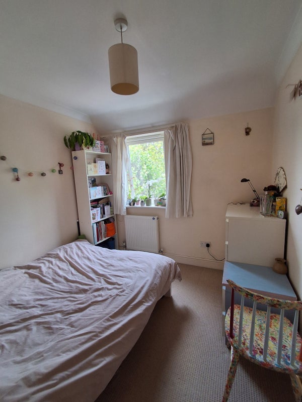 Room Westleigh Avenue in Greater London