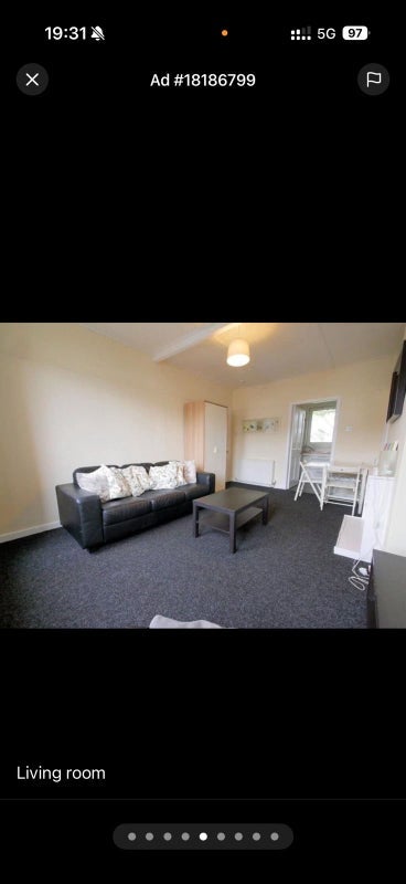 Room Stenhouse Crescent in City of Edinburgh
