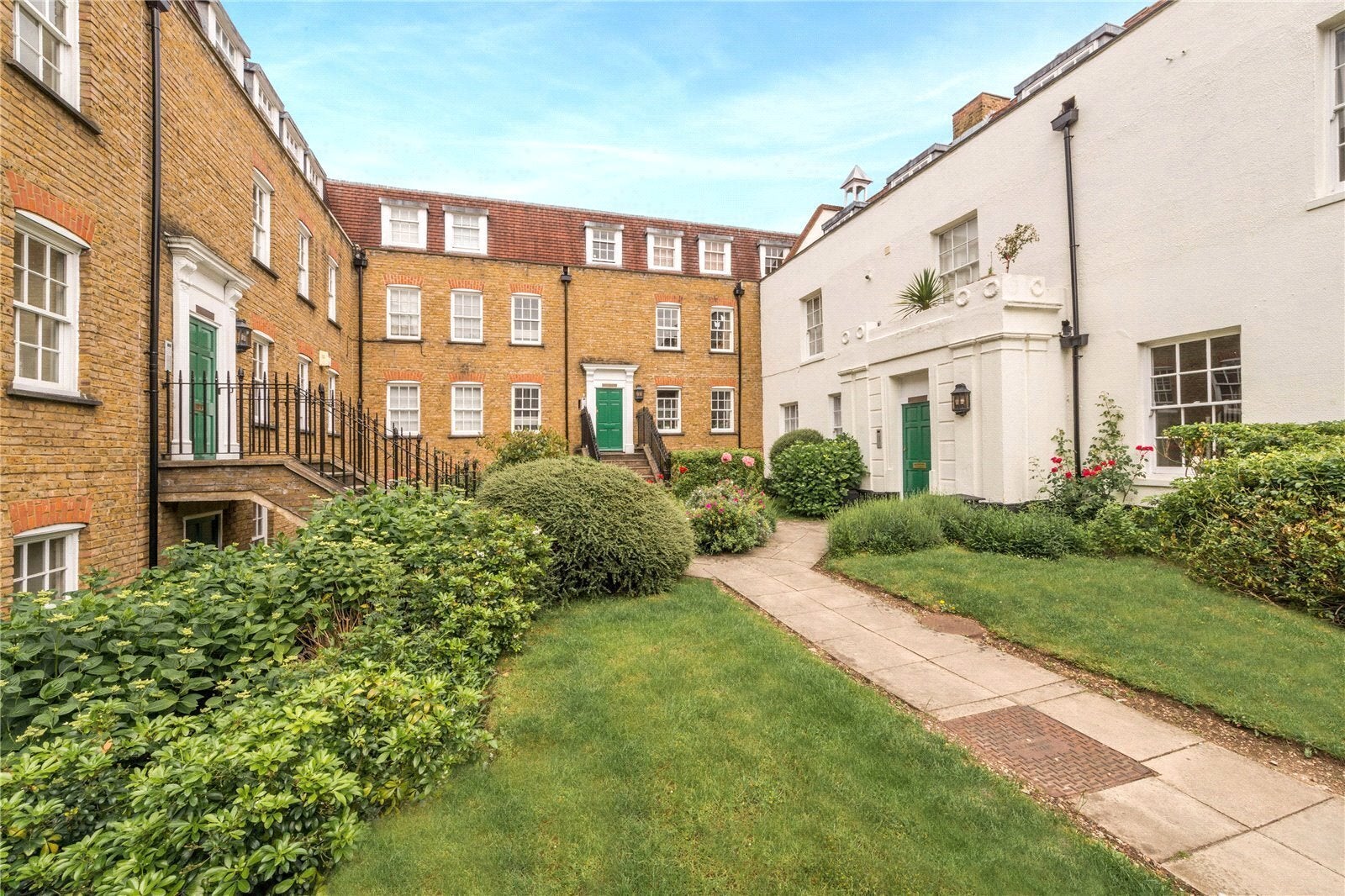Flat Mount Pleasant Crescent in Greater London