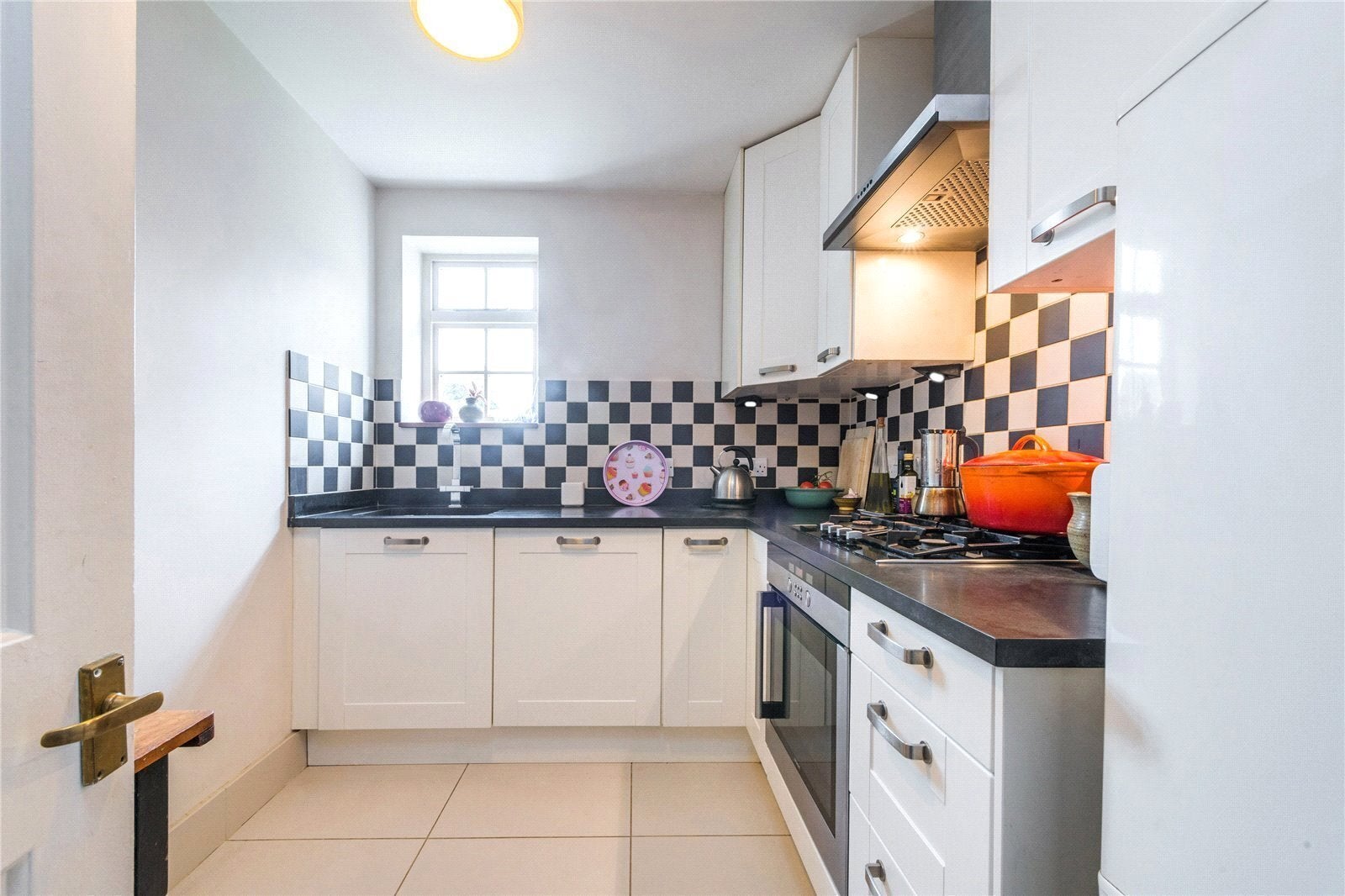Flat Mount Pleasant Crescent in Greater London