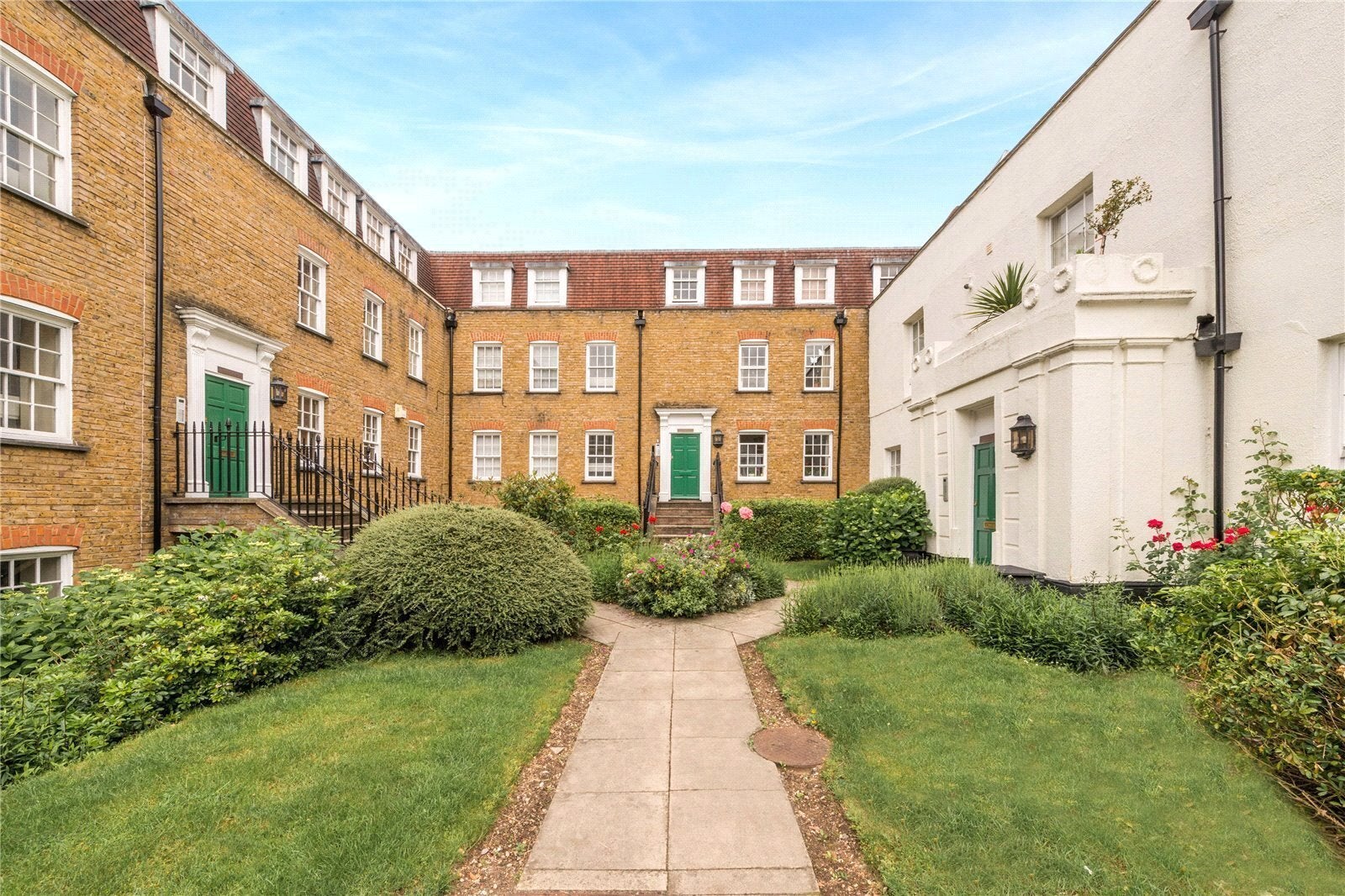 Flat Mount Pleasant Crescent in Greater London
