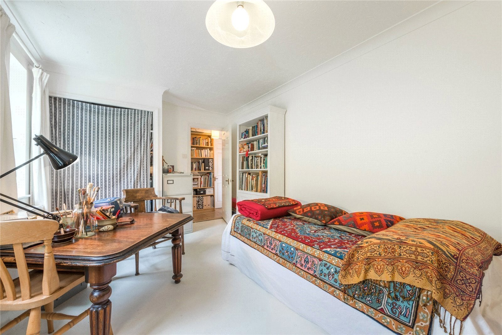 Flat Mount Pleasant Crescent in Greater London