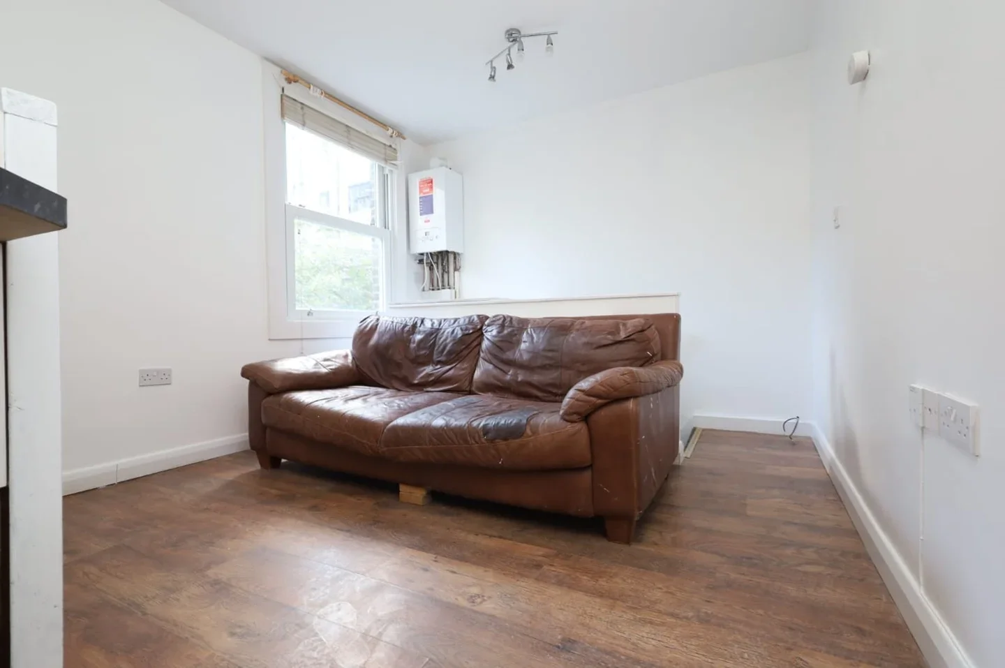 Flat Cazenove Road in Greater London