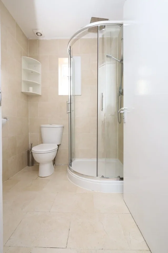 Flat Cazenove Road in Greater London